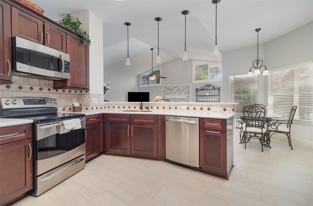 7628 APPLE TREE CIRCLE, Orlando, FL 32819