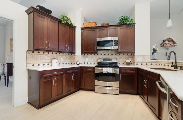 7628 APPLE TREE CIRCLE, Orlando, FL 32819