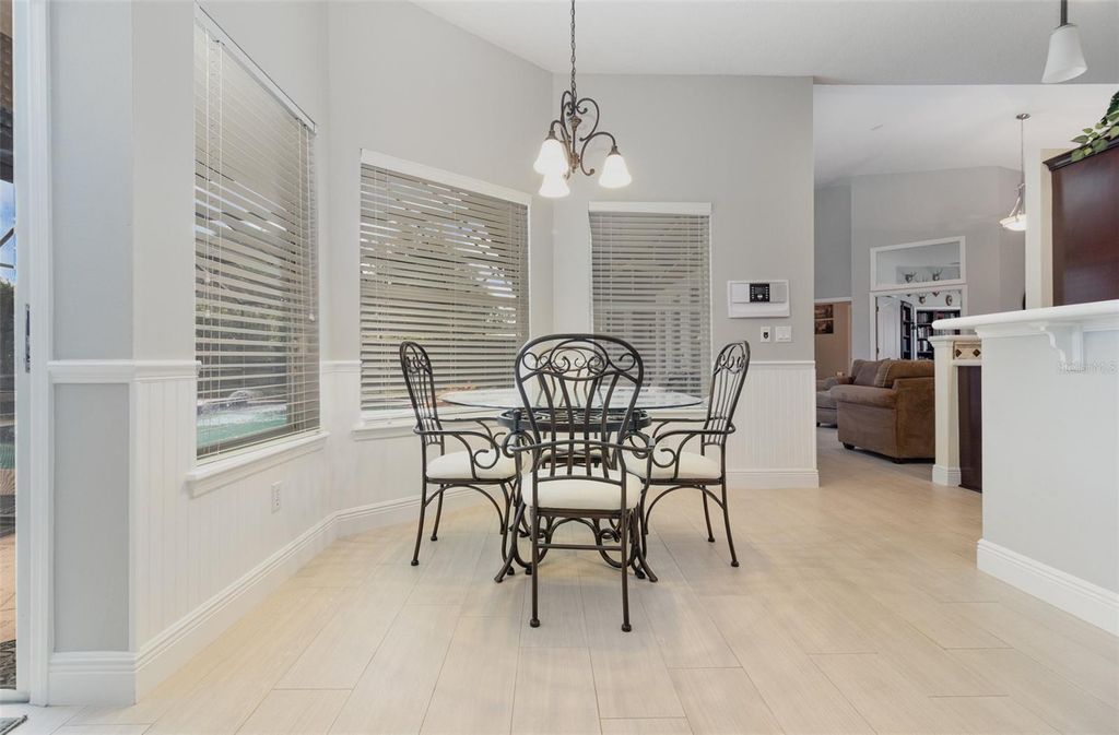 Image 11 of property listing at 7628 APPLE TREE CIRCLE, Orlando, FL 32819