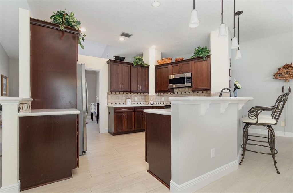 Image 13 of property listing at 7628 APPLE TREE CIRCLE, Orlando, FL 32819