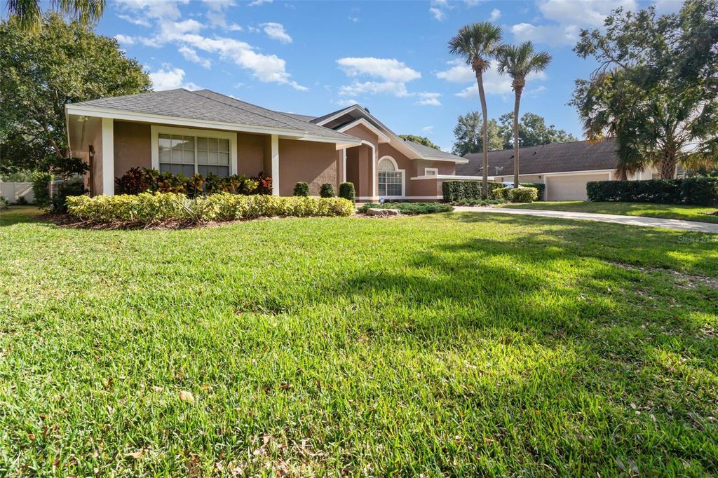 Image 4 of property listing at 7628 APPLE TREE CIRCLE, Orlando, FL 32819