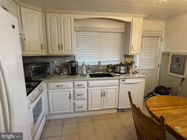 743 HICKORY RD, Secane, PA 19018