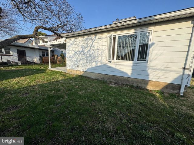 743 HICKORY RD, Secane, PA 19018