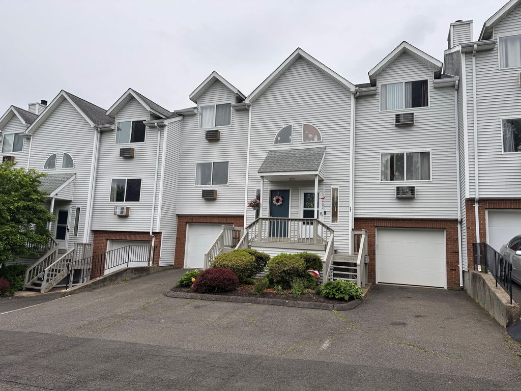 925 Oronoke Road 26F, Waterbury, CT 06708