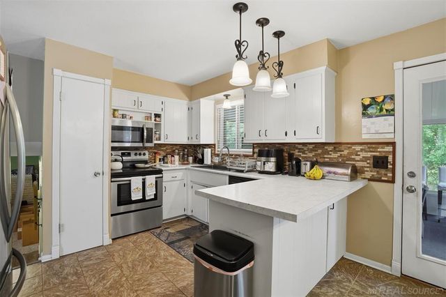 2478 Hiller Road, West Bloomfield, MI 48324