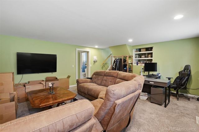 2478 Hiller Road, West Bloomfield, MI 48324