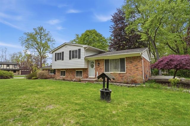 2478 Hiller Road, West Bloomfield, MI 48324