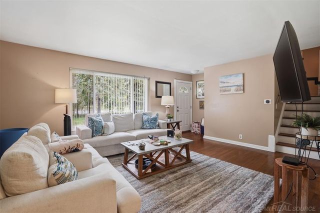 2478 Hiller Road, West Bloomfield, MI 48324