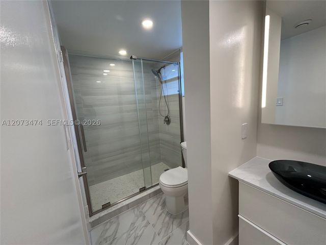 3550 NE 169th St 304, North Miami Beach, FL 33160