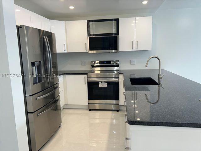 3550 NE 169th St 304, North Miami Beach, FL 33160