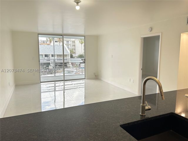 3550 NE 169th St 304, North Miami Beach, FL 33160