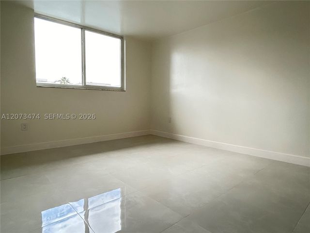 3550 NE 169th St 304, North Miami Beach, FL 33160