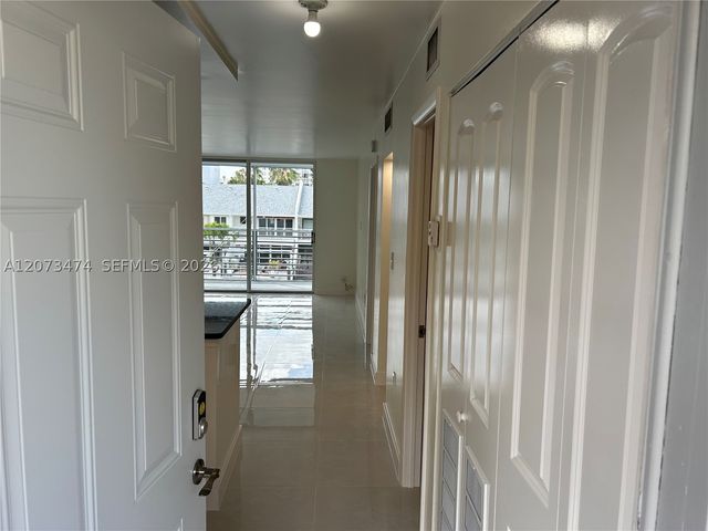 3550 NE 169th St 304, North Miami Beach, FL 33160
