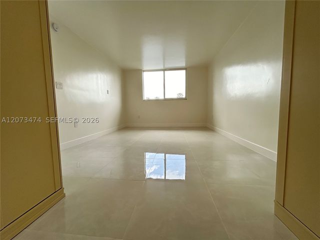 3550 NE 169th St 304, North Miami Beach, FL 33160