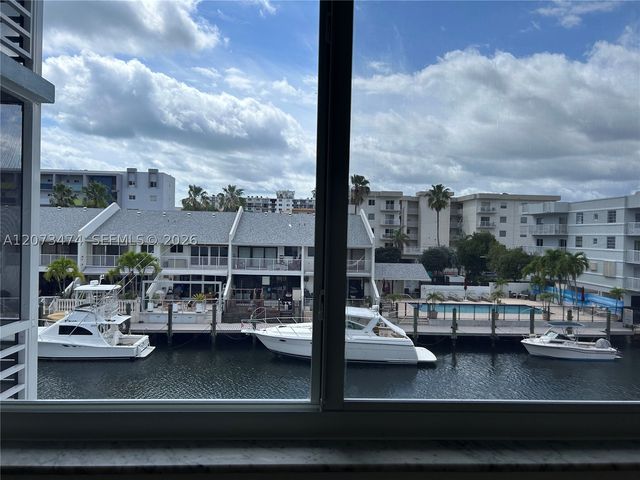 3550 NE 169th St 304, North Miami Beach, FL 33160
