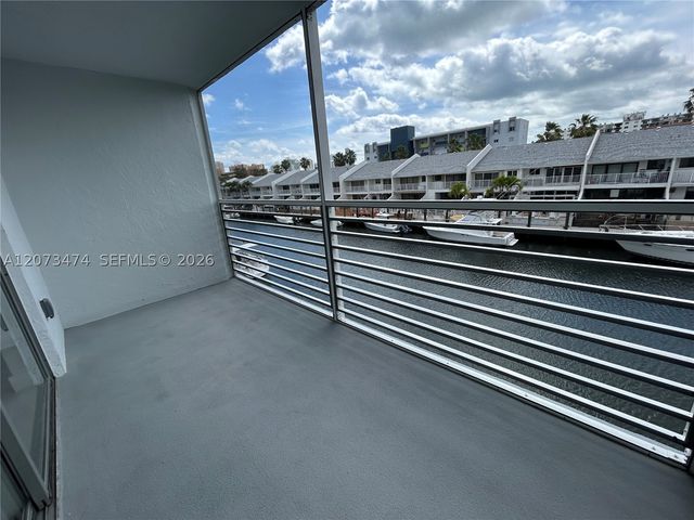 3550 NE 169th St 304, North Miami Beach, FL 33160