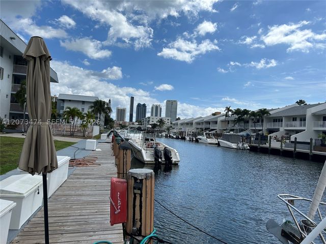 3550 NE 169th St 304, North Miami Beach, FL 33160