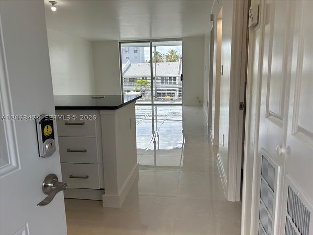 3550 NE 169th St 304, North Miami Beach, FL 33160