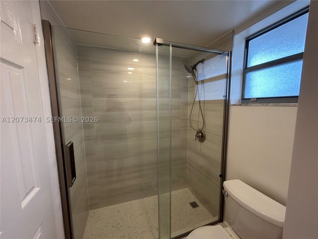 3550 NE 169th St 304, North Miami Beach, FL 33160