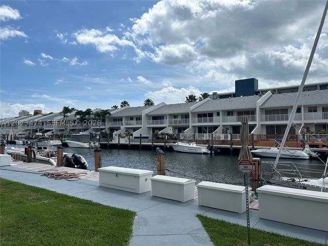 3550 NE 169th St 304, North Miami Beach, FL 33160