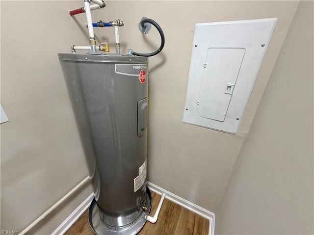 1101 Fontana Avenue, Chesapeake, VA 23325