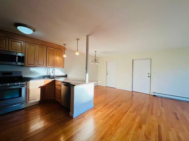 8 Crescent Dr 5, Andover, MA 01810