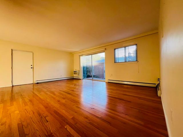 8 Crescent Dr 5, Andover, MA 01810