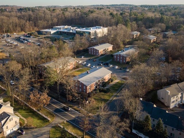 8 Crescent Dr 5, Andover, MA 01810