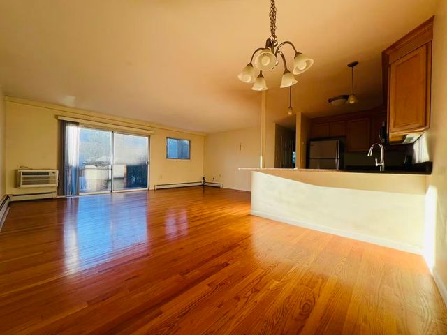 8 Crescent Dr 5, Andover, MA 01810
