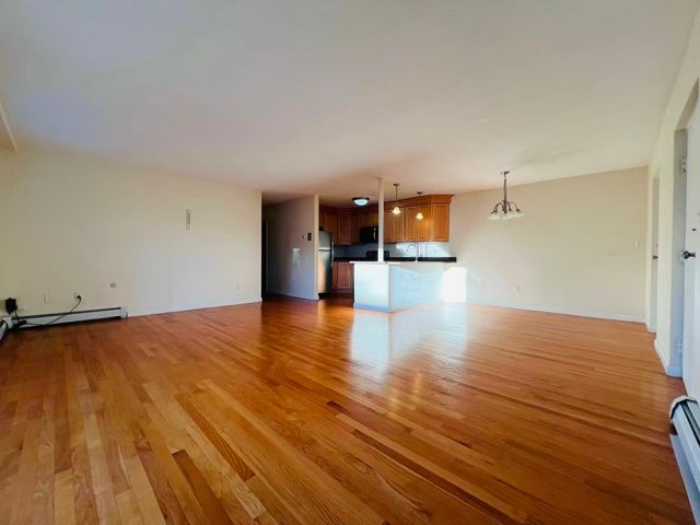 8 Crescent Dr 5, Andover, MA 01810