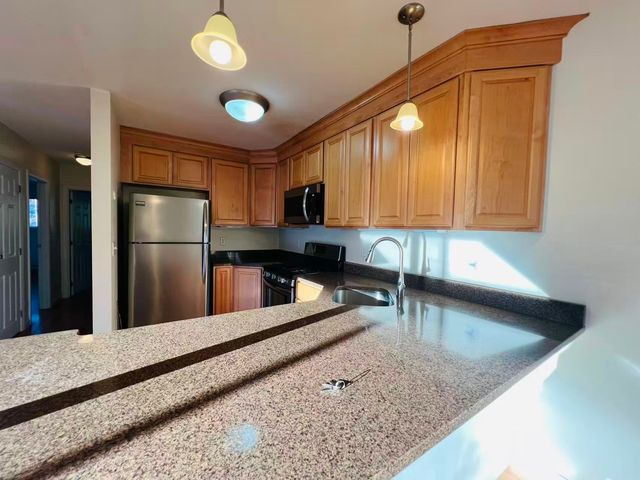 8 Crescent Dr 5, Andover, MA 01810