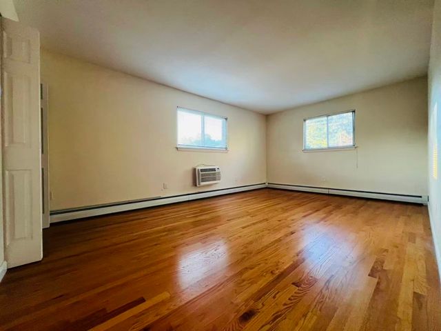 8 Crescent Dr 5, Andover, MA 01810