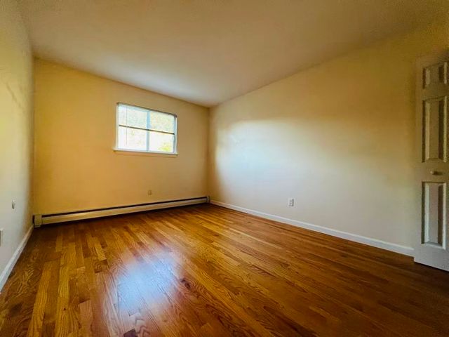 8 Crescent Dr 5, Andover, MA 01810