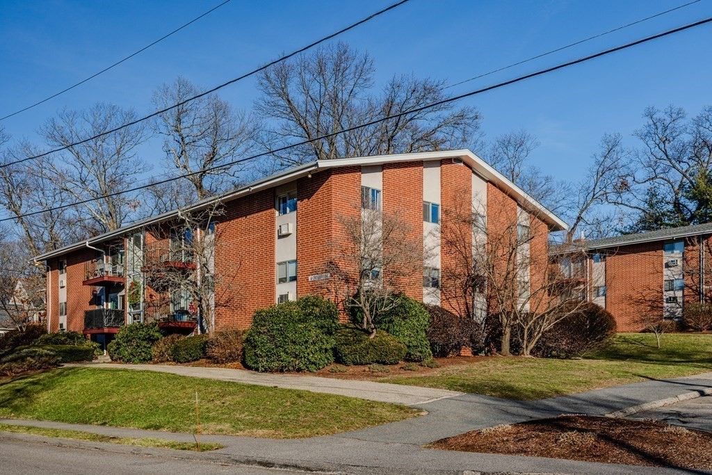 8 Crescent Dr 5, Andover, MA 01810