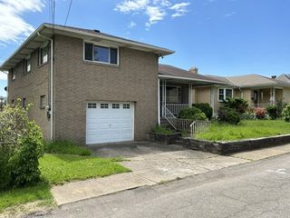 13 Schoen St, Mckees Rocks, PA 15136