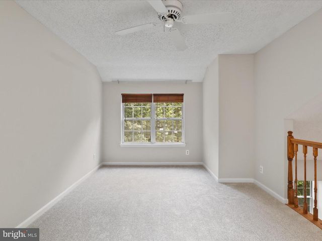3803 Green Ridge Ct Apt 301, Fairfax, VA 22033