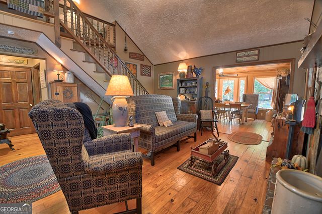 31 Creekside Lane, Clayton, GA 30525