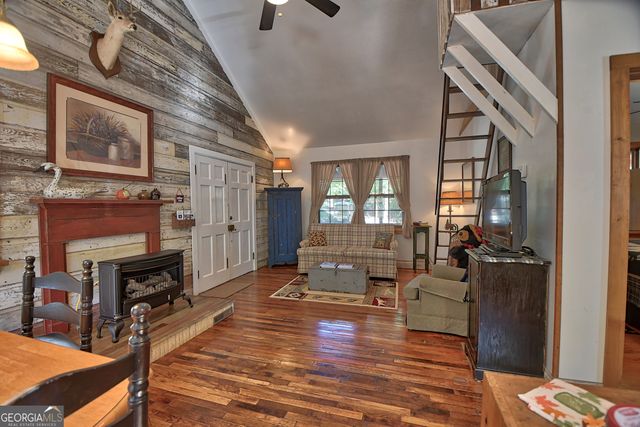 31 Creekside Lane, Clayton, GA 30525