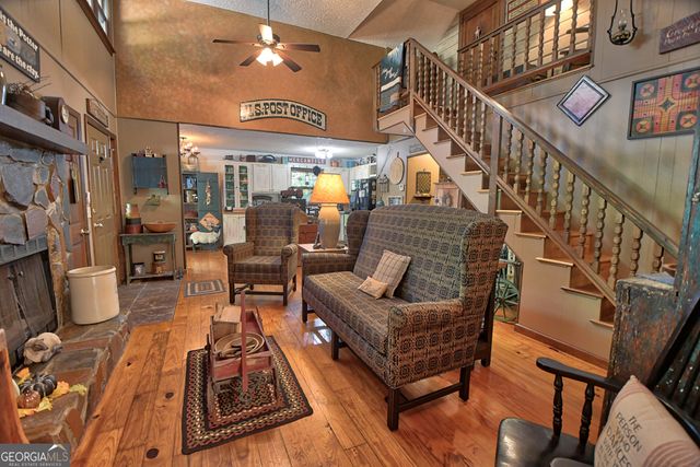 31 Creekside Lane, Clayton, GA 30525