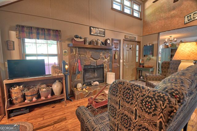 31 Creekside Lane, Clayton, GA 30525