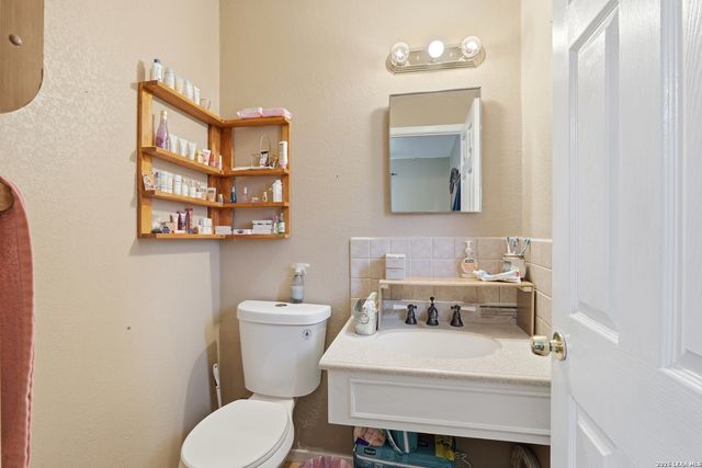 8335 Swift Eagle Dr, San Antonio, TX 78242