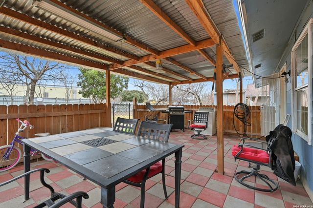 8335 Swift Eagle Dr, San Antonio, TX 78242