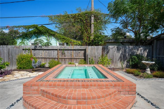242 Rosebud Ave, Corpus Christi, TX 78404