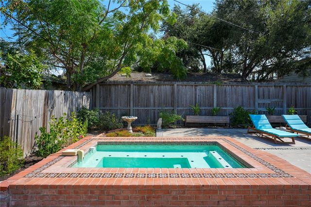 242 Rosebud Ave, Corpus Christi, TX 78404