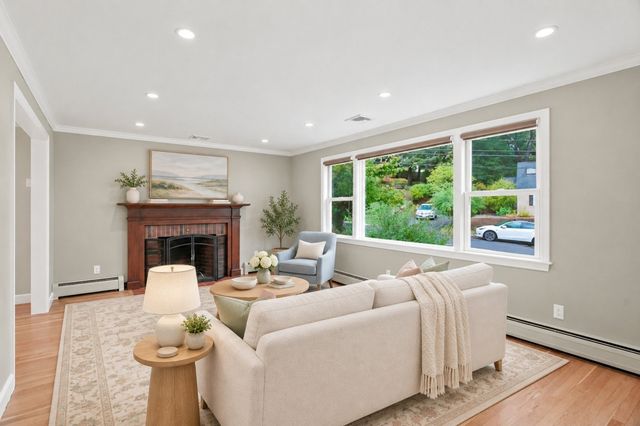 14 Highgate St, Needham, MA 02492