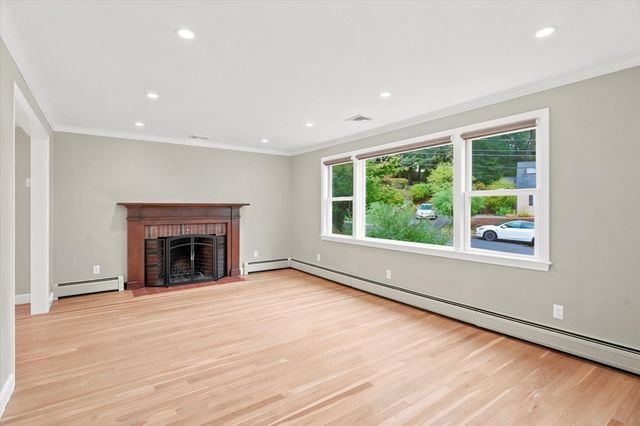 14 Highgate St, Needham, MA 02492
