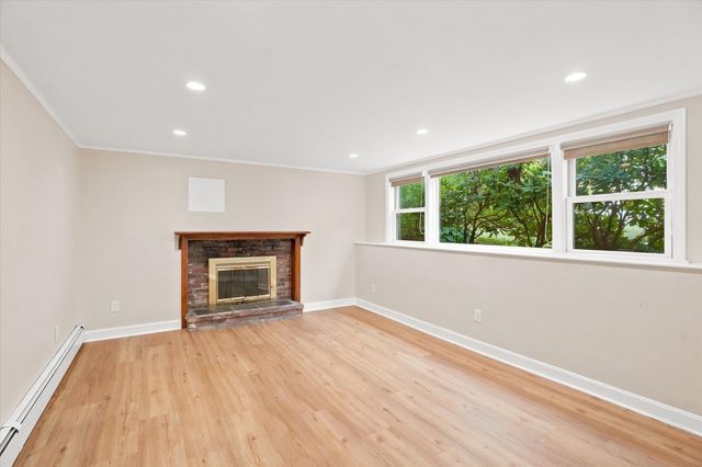 14 Highgate St, Needham, MA 02492