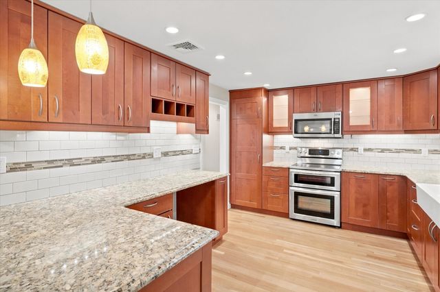 14 Highgate St, Needham, MA 02492