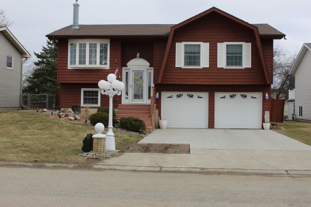 1206 19th Street N, Moorhead, MN 56560