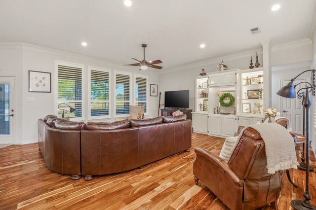 5910 Dog Leg Court, Granbury, TX 76049